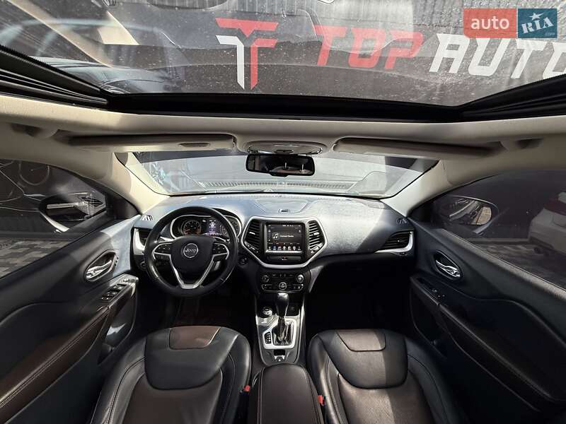 Позашляховик / Кросовер Jeep Cherokee 2015 в Львові
