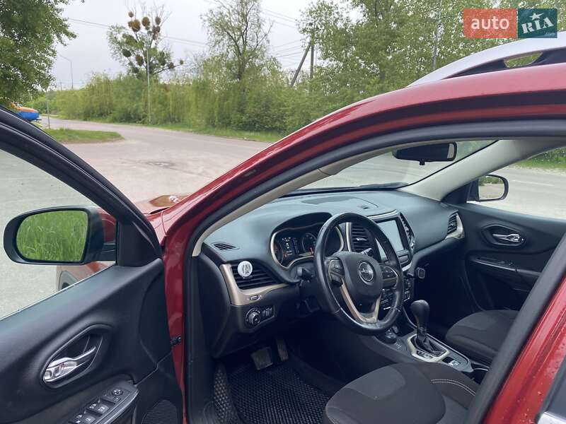 Внедорожник / Кроссовер Jeep Cherokee 2016 в Вышгороде
