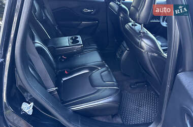 Позашляховик / Кросовер Jeep Cherokee 2019 в 