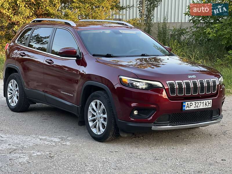 Позашляховик / Кросовер Jeep Cherokee 2019 в 