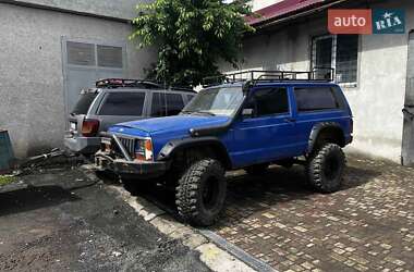 Позашляховик / Кросовер Jeep Cherokee 1987 в Сваляві