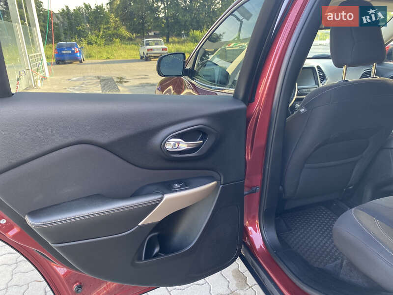 Внедорожник / Кроссовер Jeep Cherokee 2017 в Стрые