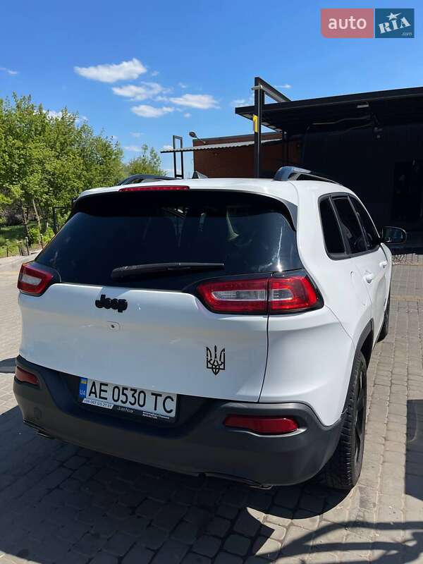Внедорожник / Кроссовер Jeep Cherokee 2015 в Ужгороде