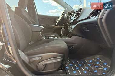 Внедорожник / Кроссовер Jeep Cherokee 2020 в 