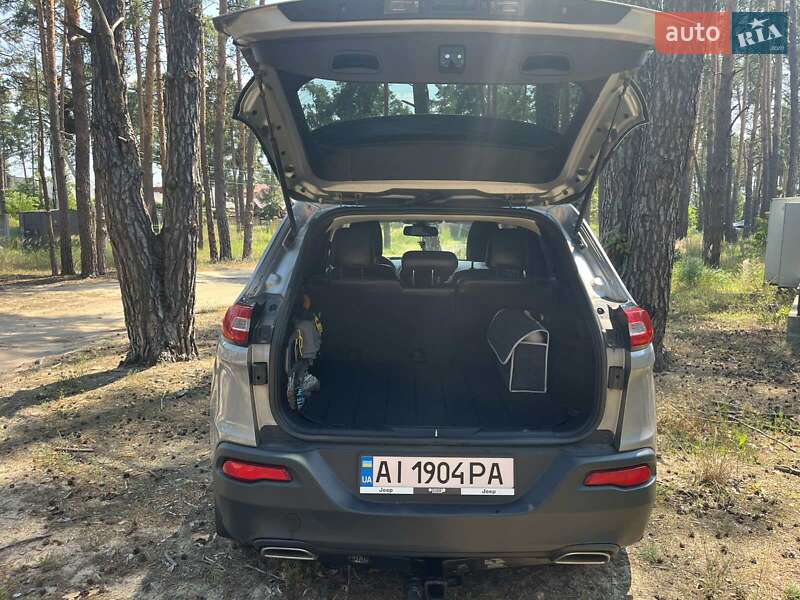 Внедорожник / Кроссовер Jeep Cherokee 2015 в Гостомеле