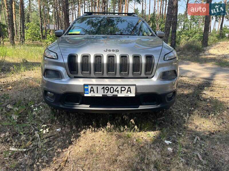 Внедорожник / Кроссовер Jeep Cherokee 2015 в Гостомеле