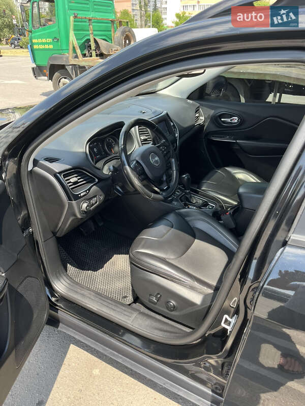 Внедорожник / Кроссовер Jeep Cherokee 2019 в Ивано-Франковске