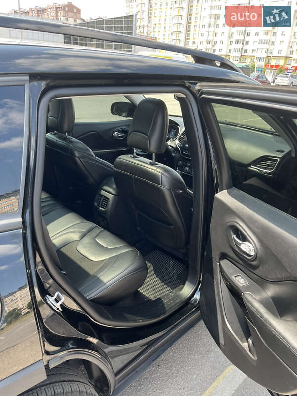 Внедорожник / Кроссовер Jeep Cherokee 2019 в Ивано-Франковске