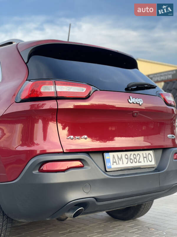 Внедорожник / Кроссовер Jeep Cherokee 2016 в Житомире