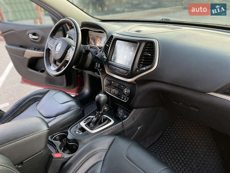 Внедорожник / Кроссовер Jeep Cherokee 2016 в Житомире