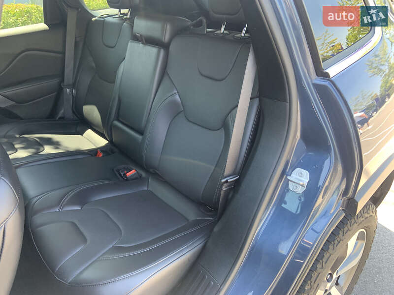Внедорожник / Кроссовер Jeep Cherokee 2020 в Киеве