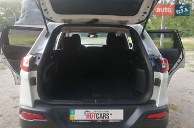 Позашляховик / Кросовер Jeep Cherokee 2015 в 