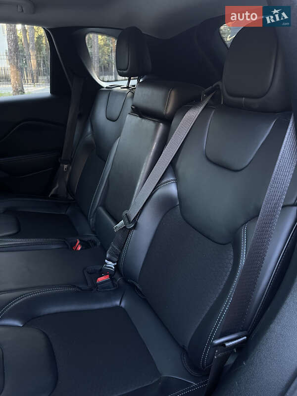 Внедорожник / Кроссовер Jeep Cherokee 2019 в Сумах