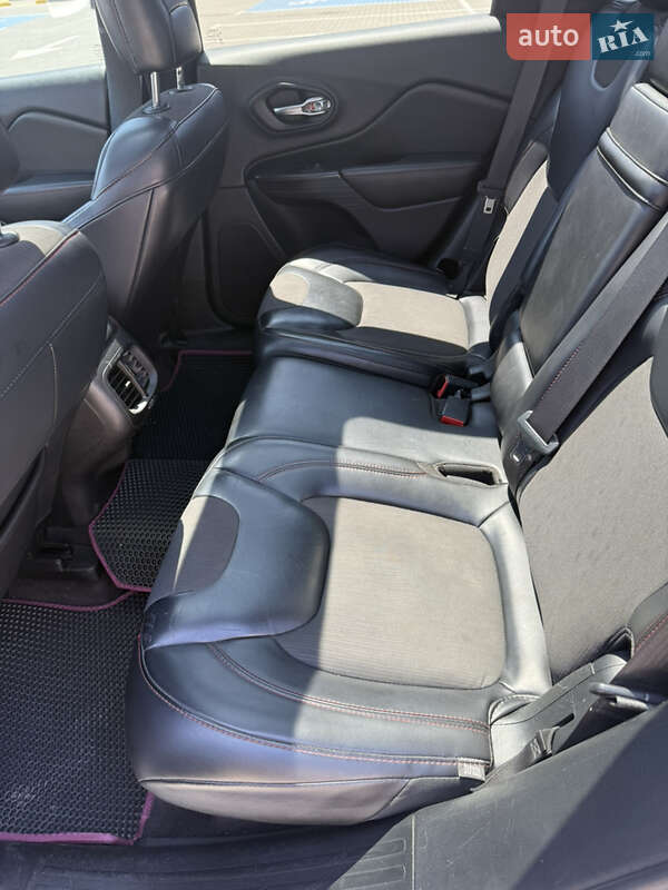 Внедорожник / Кроссовер Jeep Cherokee 2016 в Ивано-Франковске фото 13 Внедорожник / Кроссовер Jeep Cherokee 2016 в Ивано-Франковске