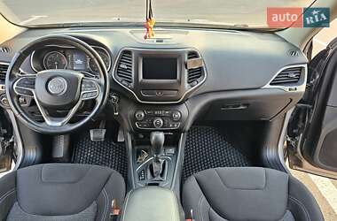Внедорожник / Кроссовер Jeep Cherokee 2018 в 