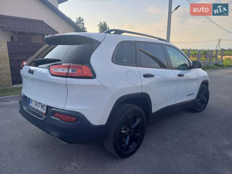 Внедорожник / Кроссовер Jeep Cherokee 2016 в Киеве