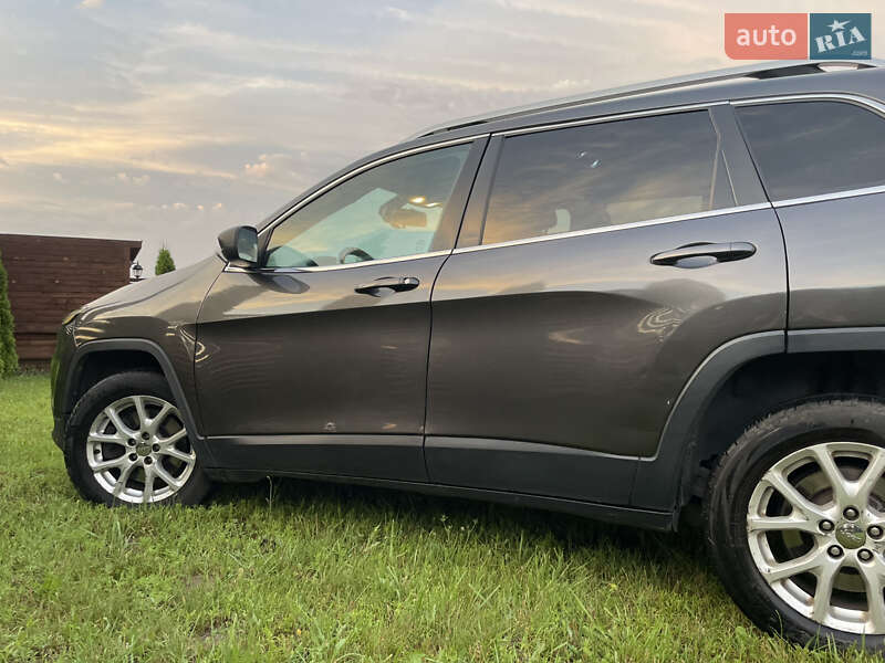 Позашляховик / Кросовер Jeep Cherokee 2016 в Києві