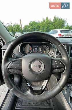 Внедорожник / Кроссовер Jeep Cherokee 2019 в 