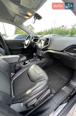 Внедорожник / Кроссовер Jeep Cherokee 2019 в 