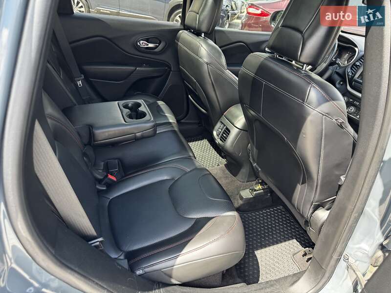 Внедорожник / Кроссовер Jeep Cherokee 2016 в Днепре