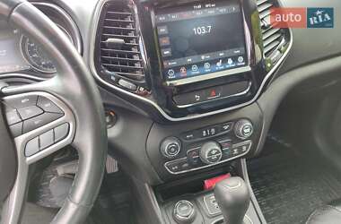 Внедорожник / Кроссовер Jeep Cherokee 2019 в 