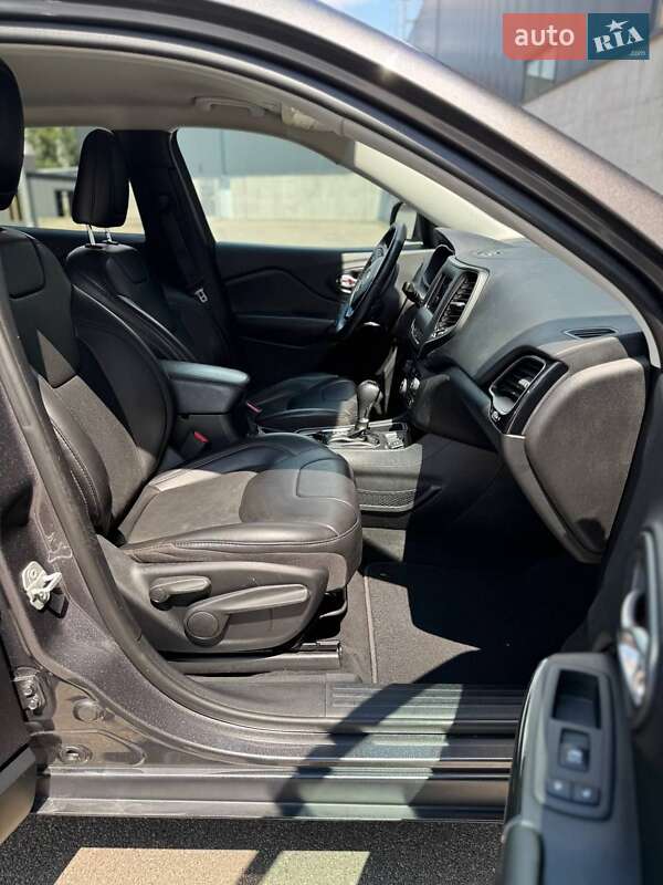 Внедорожник / Кроссовер Jeep Cherokee 2019 в Киеве
