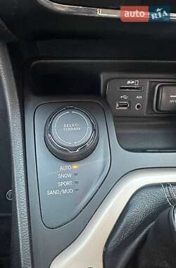 Внедорожник / Кроссовер Jeep Cherokee 2015 в 