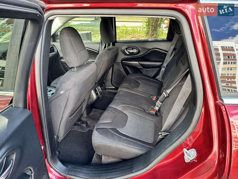 Внедорожник / Кроссовер Jeep Cherokee 2019 в Киеве