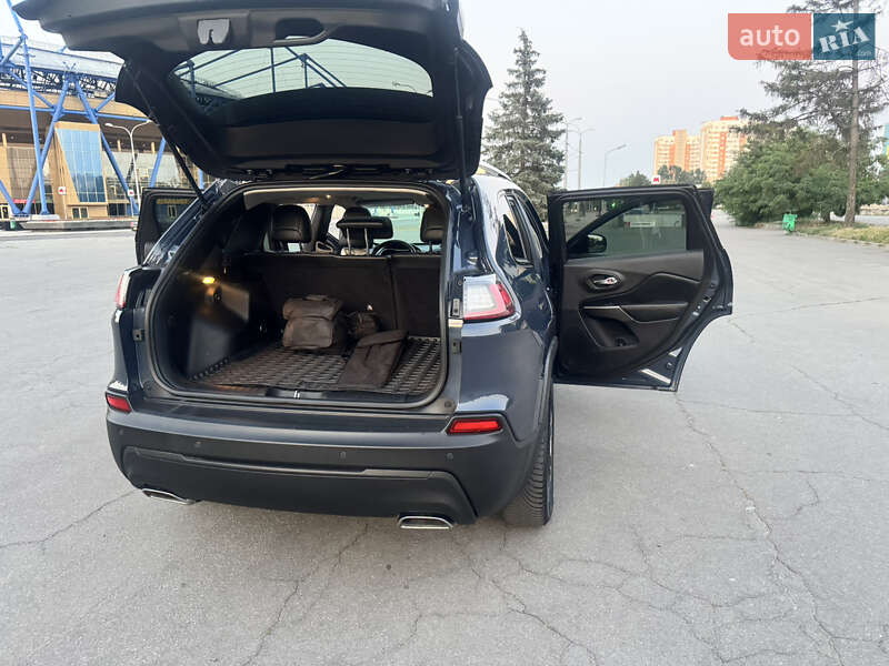 Внедорожник / Кроссовер Jeep Cherokee 2020 в Харькове