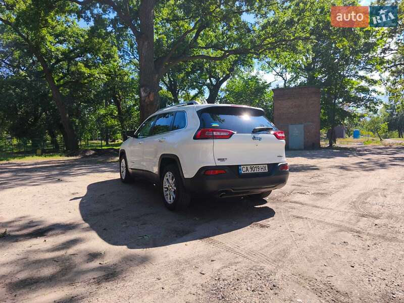 Внедорожник / Кроссовер Jeep Cherokee 2015 в Киеве
