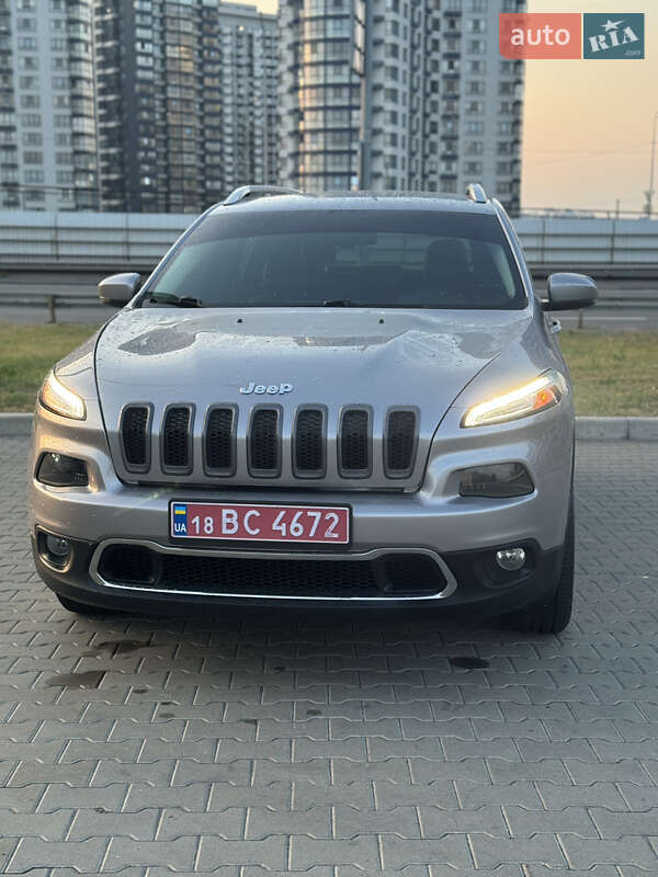 Внедорожник / Кроссовер Jeep Cherokee 2016 в Киеве