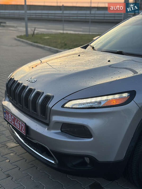 Внедорожник / Кроссовер Jeep Cherokee 2016 в Киеве