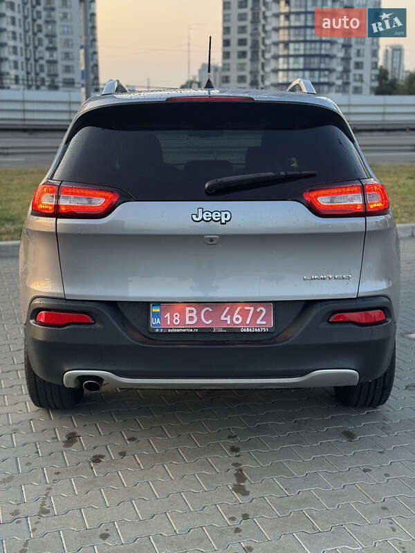 Внедорожник / Кроссовер Jeep Cherokee 2016 в Киеве