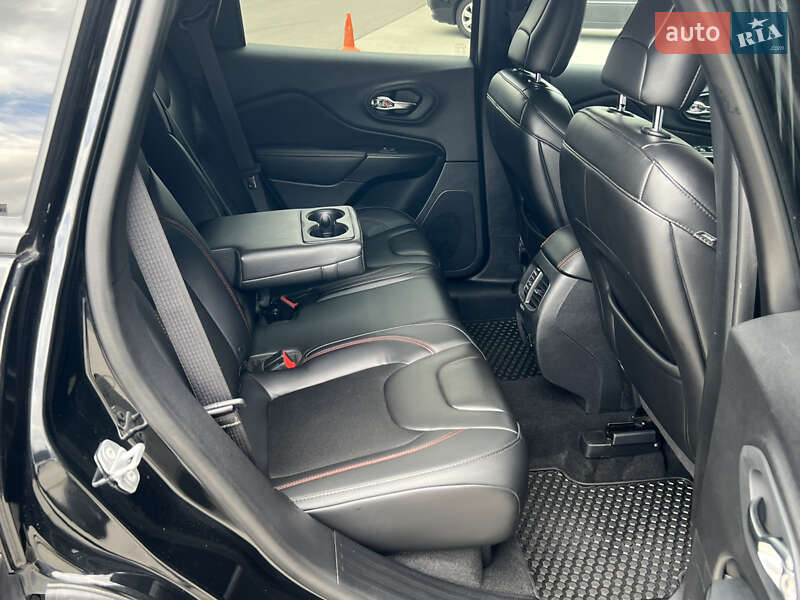 Внедорожник / Кроссовер Jeep Cherokee 2019 в Киеве