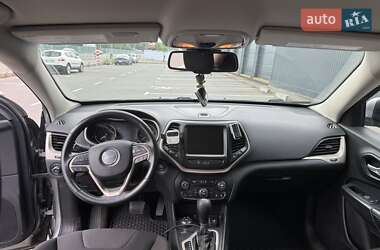 Позашляховик / Кросовер Jeep Cherokee 2015 в 