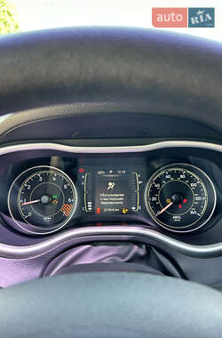 Позашляховик / Кросовер Jeep Cherokee 2013 в 