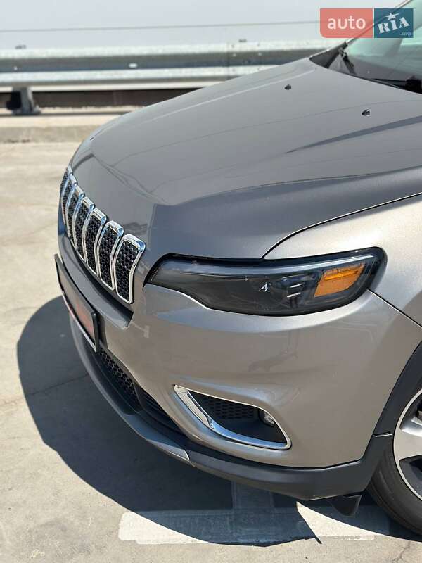 Внедорожник / Кроссовер Jeep Cherokee 2019 в Киеве