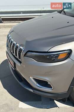 Позашляховик / Кросовер Jeep Cherokee 2019 в 