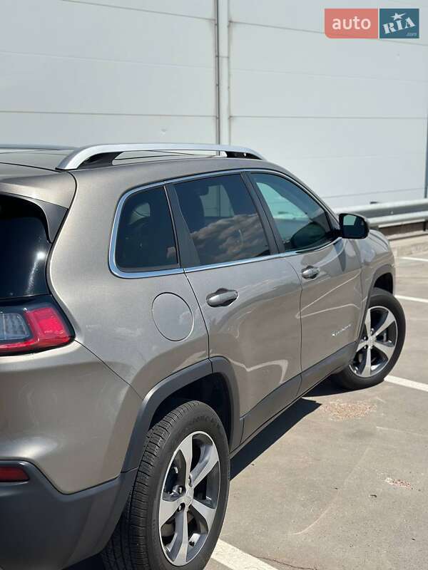 Внедорожник / Кроссовер Jeep Cherokee 2019 в Киеве