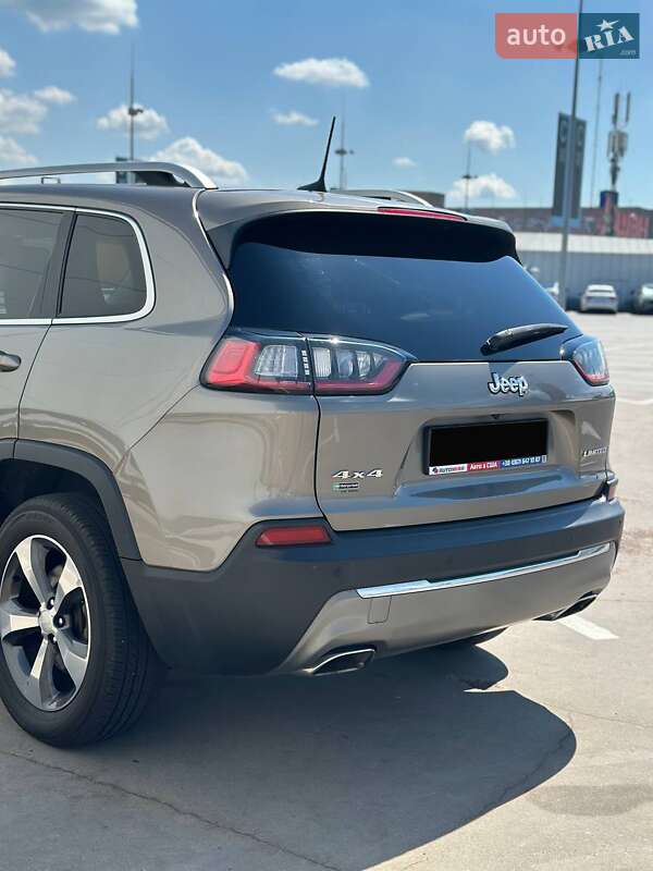 Внедорожник / Кроссовер Jeep Cherokee 2019 в Киеве
