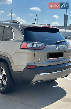 Позашляховик / Кросовер Jeep Cherokee 2019 в 