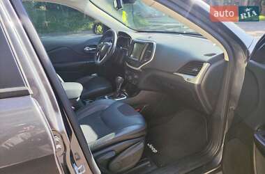 Внедорожник / Кроссовер Jeep Cherokee 2015 в 