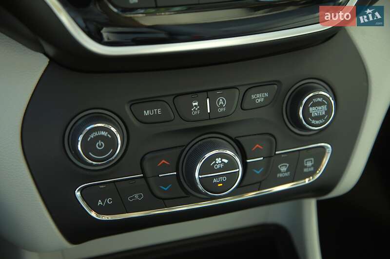 Внедорожник / Кроссовер Jeep Cherokee 2018 в Харькове