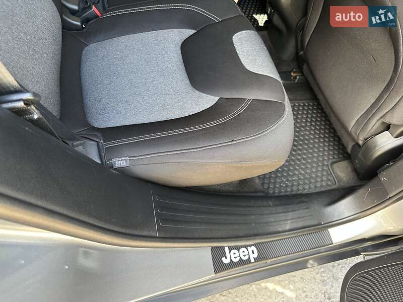 Позашляховик / Кросовер Jeep Cherokee 2014 в Сумах