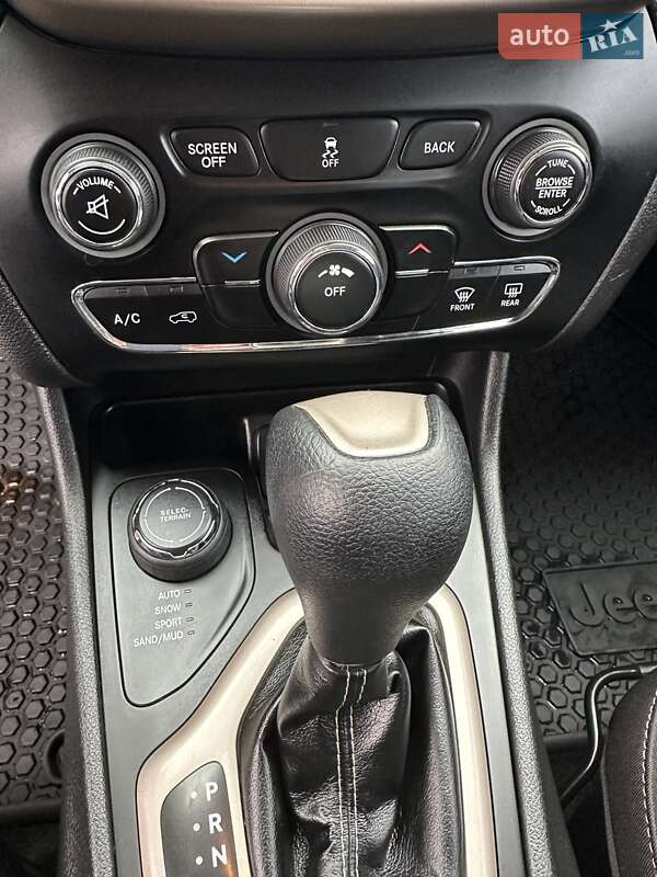 Позашляховик / Кросовер Jeep Cherokee 2014 в Сумах