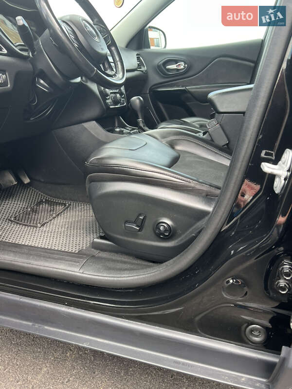 Внедорожник / Кроссовер Jeep Cherokee 2019 в Ровно