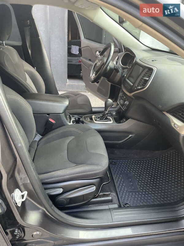 Внедорожник / Кроссовер Jeep Cherokee 2016 в Харькове