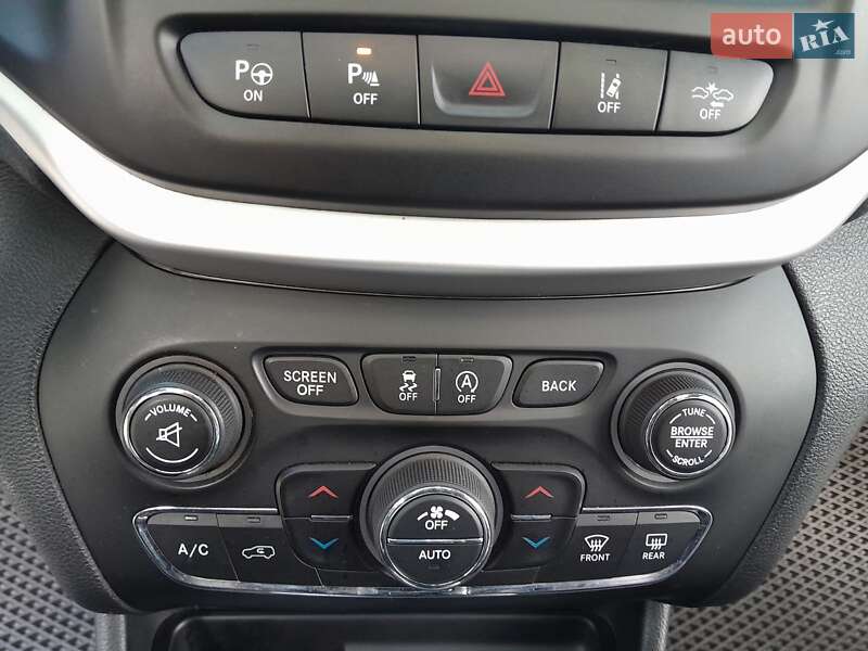 Позашляховик / Кросовер Jeep Cherokee 2016 в Києві