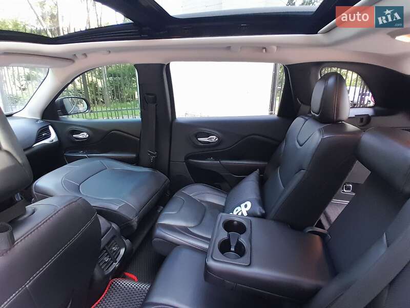 Позашляховик / Кросовер Jeep Cherokee 2016 в Києві