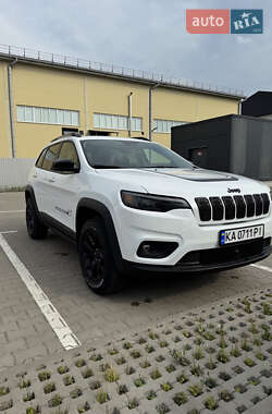 Внедорожник / Кроссовер Jeep Cherokee 2022 в 